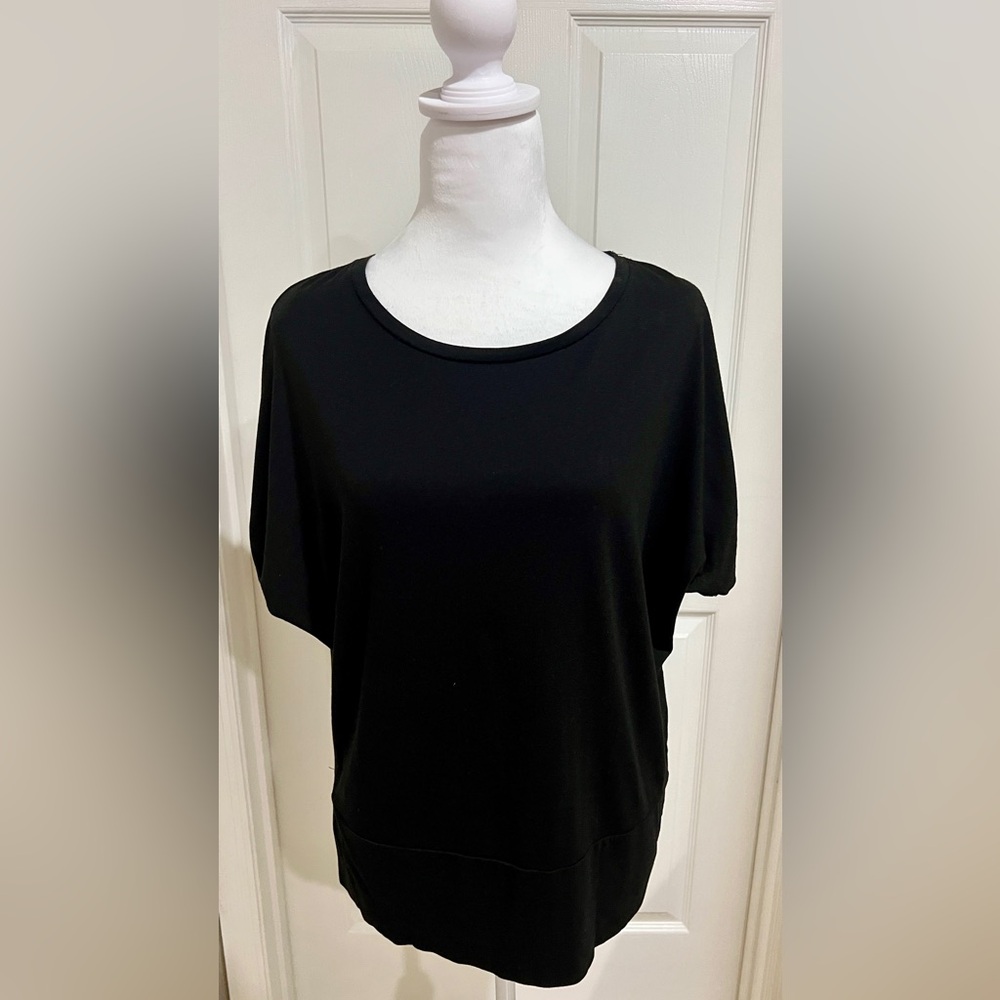 Crescent Elegant Black Short Sleeve Tee